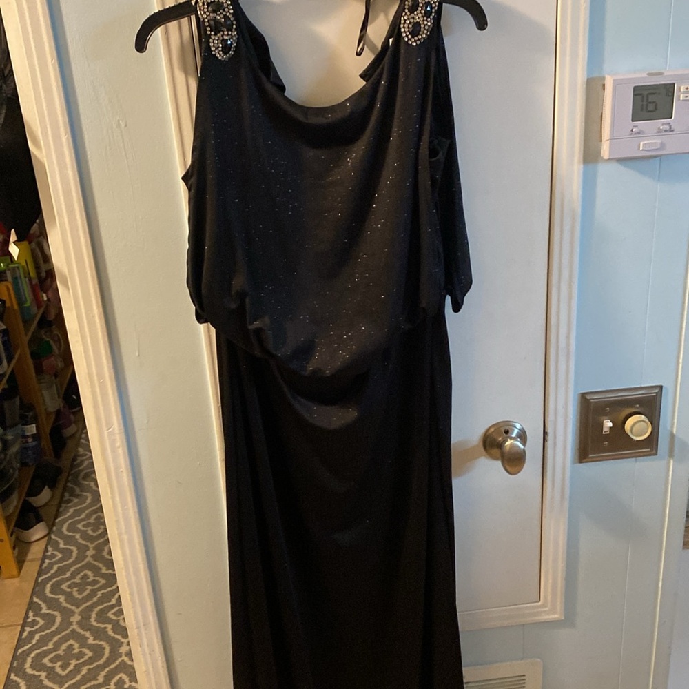 Jackie Jones, New York long gown slit in the back size 14 - Picture 2 of 10